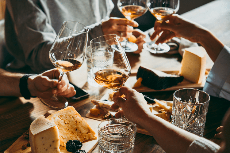 GOURMÉTAGE Veranstaltung "Käse trifft auf Wein" Halle - eine Verkostung mit Wein und Käse in unserem Fachgeschäft im StadtCenter ROLLTREPPE in Halle