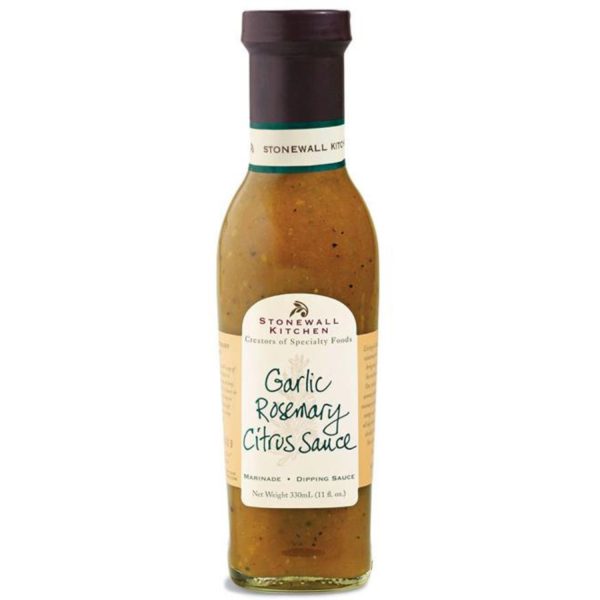 Eine Flasche Stonewall Kitchen Garlic Rosemary Citrus Sauce.