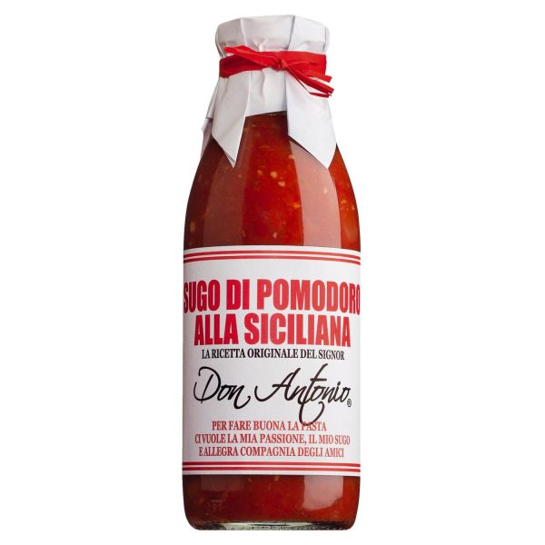 Ein Glas Sugo alla Siciliana (Tomatensauce nach sizilianischer Art) von Don Antonio mit viel Gemüse, darunter Paprika und Aubergine.