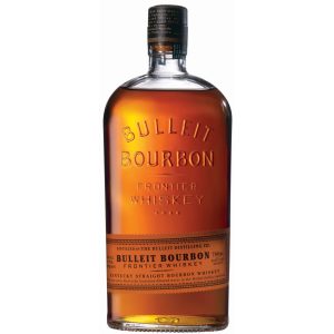Eine Flasche Bulleit Kentucky Straight Bourbon Whiskey 0,7l - mit der ikonischen flachen Form.