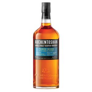Eine Flasche Auchentoshan Three Wood, 0,7 l, mit einem dunklen Etikett
