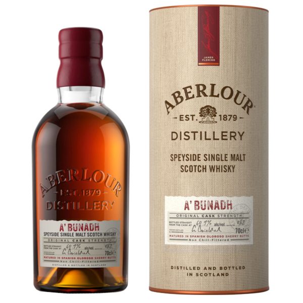 Eine Flasche Aberlour A'bunadh, 0,7 l, mit einem Siegel auf dem Flaschenhals und einem hellen Etikett.