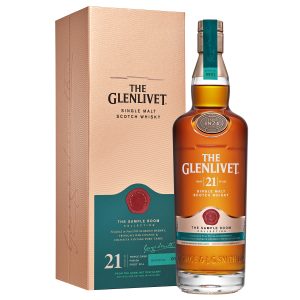 Eine Flasche The Glenlivet Archive 21 Jahre, 0,7 l – elegante, schlanke Flasche mit einem cremefarbenen Etikett und dem Glenlivet-Logo.