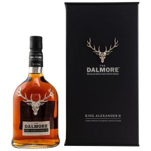 Eine Flasche The Dalmore King Alexander III, 0,7 l – ikonische, bauchige Flasche mit dem Hirschkopf-Logo und einem dunklen, eleganten Etikett.