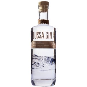Flasche Lussa Gin, 0,7 l – klarer Gin mit einem Etikett, das eine gezeichnete Landschaft zeigt