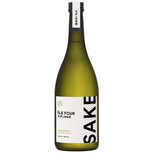 Flasche Junmai Daiginjo Sake, 0,72 l – klare Flüssigkeit