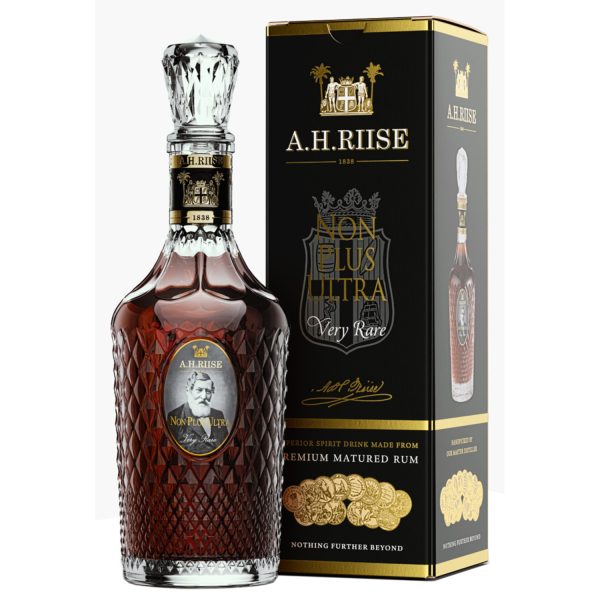 Flasche A.H. Riise Non Plus Ultra, 0,7 l – dunkler Rum in einem eleganten Dekanter