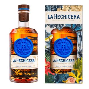 Flasche La Hechicera Reserva Familiar, 0,7 l – goldfarbener Rum in einer eleganten Flasche