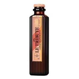Flasche Le Tribute Pink Grapefruit aus Spanien – Premium-Limonade mit rosa Grapefruit, feiner Kohlensäure und fruchtig-herber Zitrusnote.