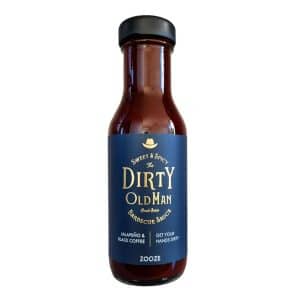 Flasche „Dirty Old Man Barbecue Sauce“ von Zooze – süß-scharfe Texan BBQ-Sauce mit Jalapeño, Kaffee und Hickory-Raucharoma für Grillgerichte.