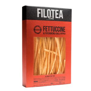 Packung Fettuccine al Peperoncino von Filotea aus Italien – flache Bandnudeln mit feiner Chili-Würze, 250 g.